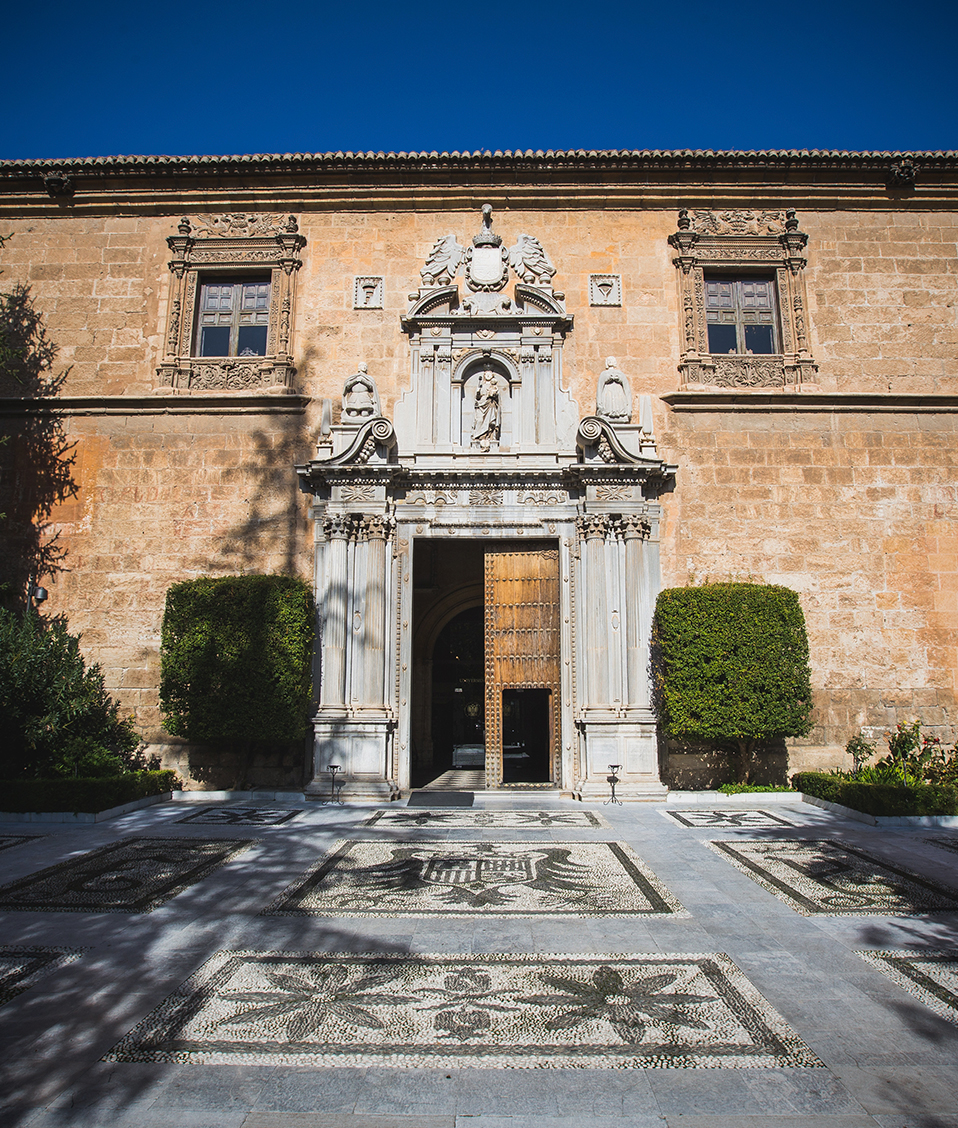 Puerta de la entrada principal del Hospital Real